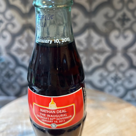 COLLECTIBLE- UNOPENED COCA-COLA COMMEMORATIVE BOTTLE GA’s 82nd GOVERNOR -8oz - Picture 2 of 6